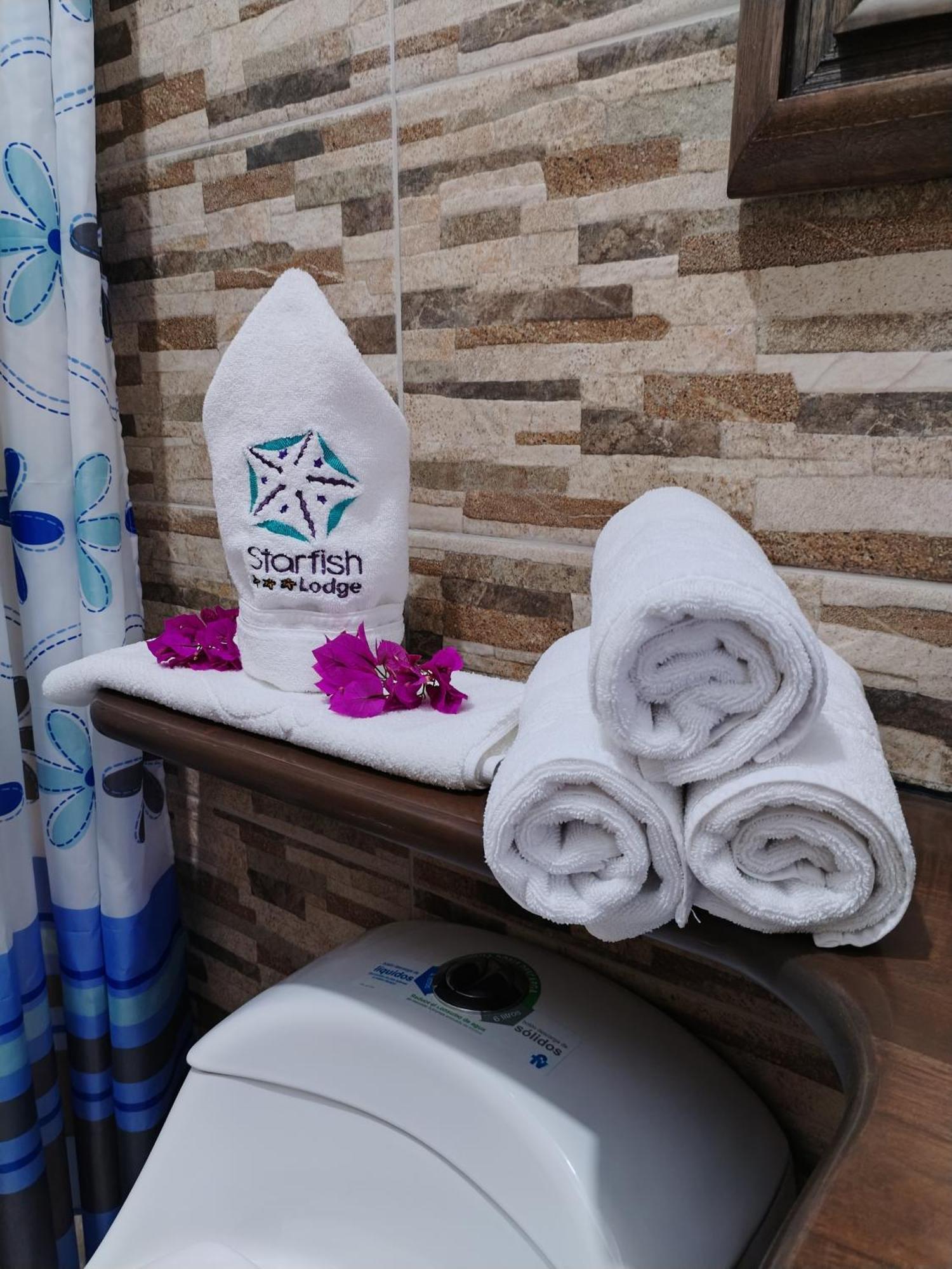 Hotel Starfish Puerto Villamil Bagian luar foto