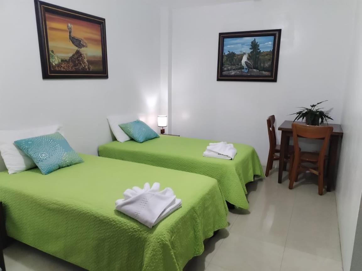 Hotel Starfish Puerto Villamil Bagian luar foto