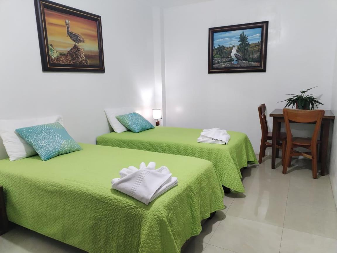 Hotel Starfish Puerto Villamil Bagian luar foto